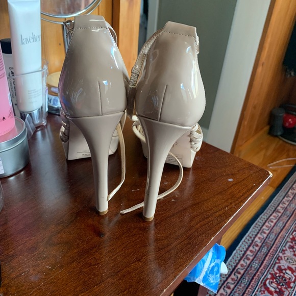 Woman - Picture 4 of 4